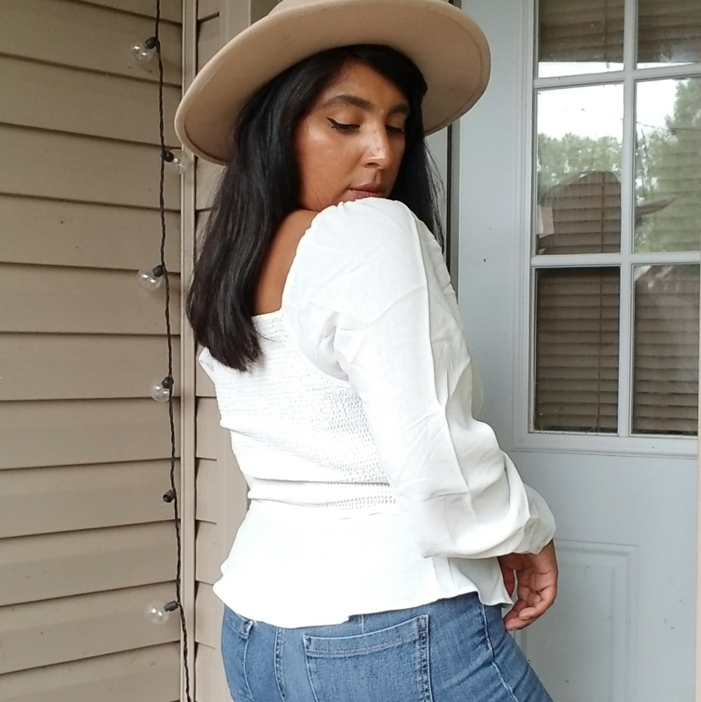 BLANK SPACE WHITE BUTTON TOP - Picture 4 of 10